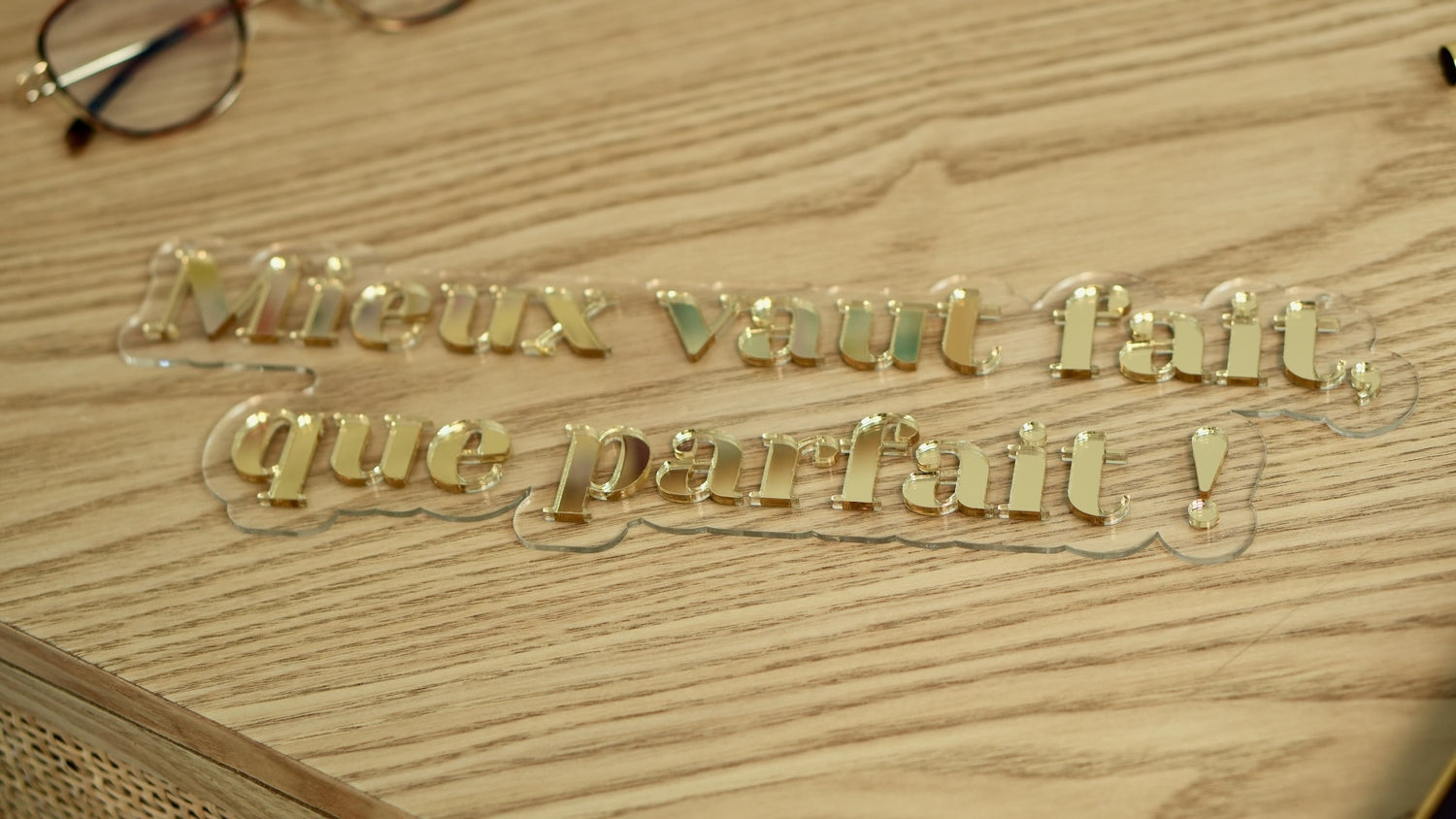 Enseigne &quot;Mieux vaut fait que parfait&quot;