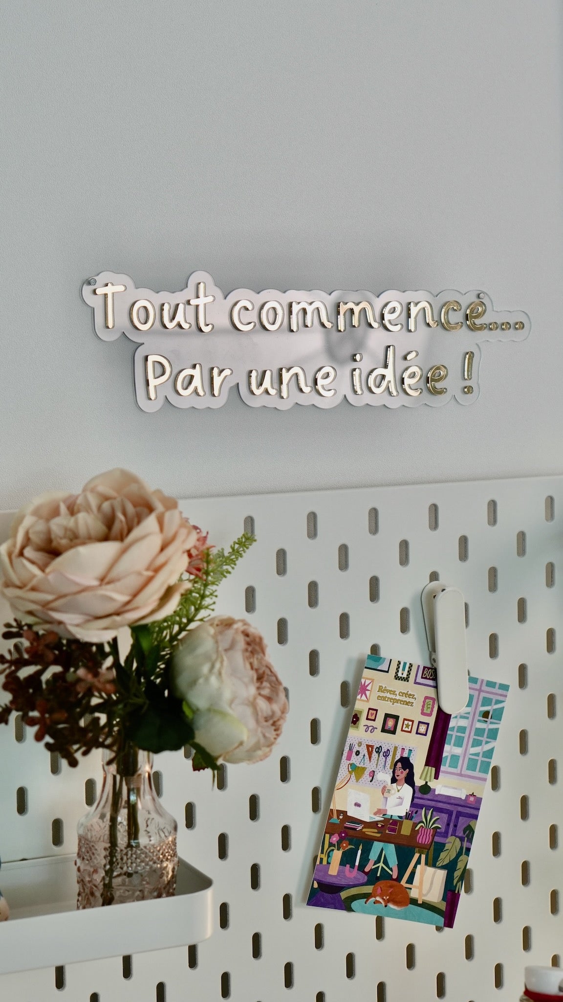 Enseigne &quot;Tout commence par une idée&quot;