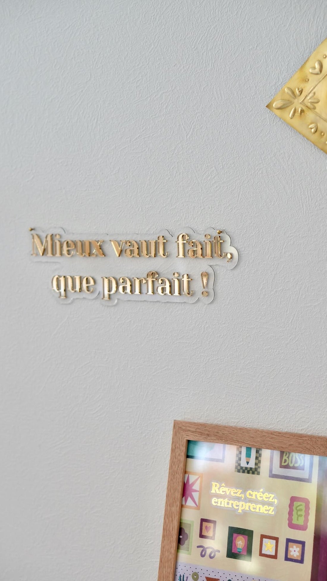 Enseigne &quot;Mieux vaut fait que parfait&quot;