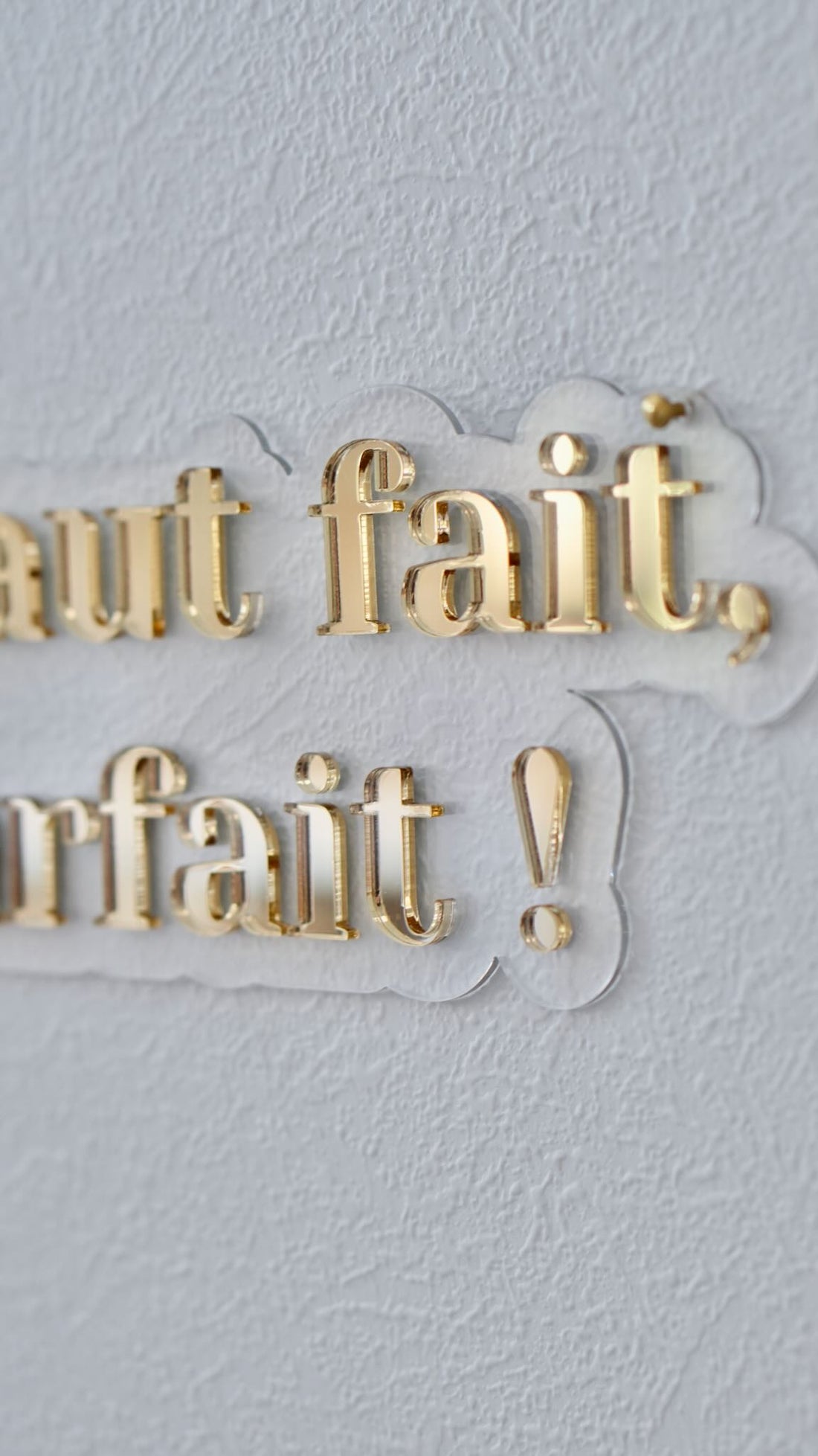 Enseigne &quot;Mieux vaut fait que parfait&quot;